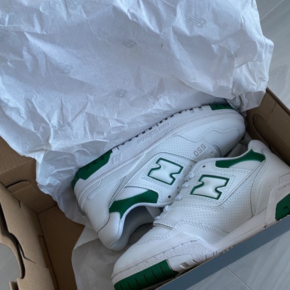 BRAND NEW! New Balance 550 White with classic pine and summer fog - Picture 2 of 7